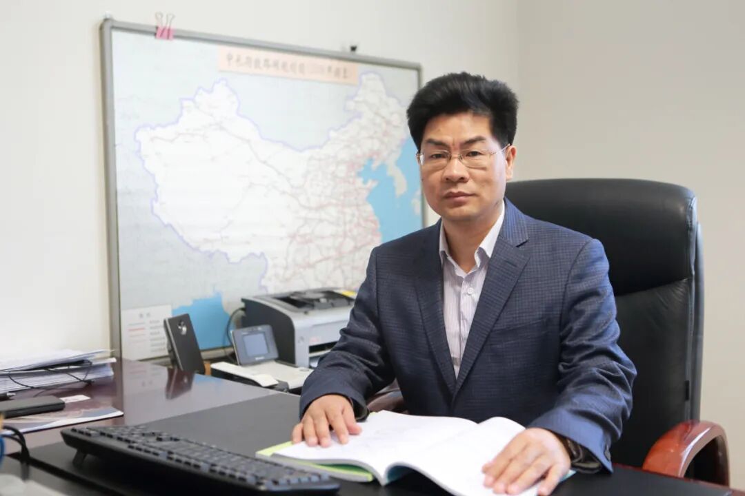 鐵四院肖明清當(dāng)選中國工程院院士